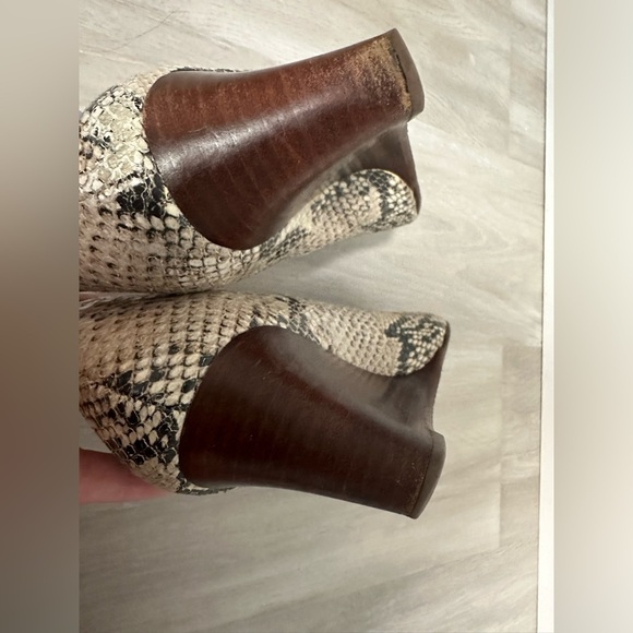 Tory Burch Julianne Snakeskin Wedge Heel Peep Toe Pumps Shoes Size 11M - Picture 9 of 13